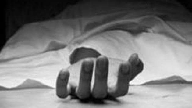 His 26-year-old son was among three others who were living in the room with him. (HT REPRESENTATIVE PHOTO) His 26-year-old son was among three others who were living in the room with him. (HT REPRESENTATIVE PHOTO)