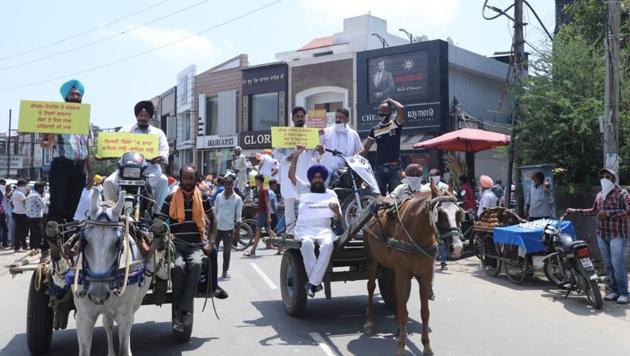 Shiromani Akali Dal members taking out a protest against the fuel price hike, in Patiala on Tuesday. They were booked for violating social distancing norms and causing cruelty to animals. (Bharat Bhushan/HT) Shiromani Akali Dal members taking out a protest against the fuel price hike, in Patiala on Tuesday. They were booked for violating social distancing norms and causing cruelty to animals. (Bharat Bhushan/HT)