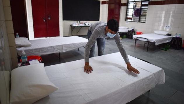 Beds being made in a Covid-19 Isolation Centre on July 6. Government data also shows that hospitalisations have started going down and Delhi’s positivity rate, the proportion of people testing positive came to a single digit figure of 9.7% for the first time on June 5 after May third week. Experts told HT this is a positive sign as the number continues to decline despite increased testing. (Sanchit Khanna / HT Photo) Beds being made in a Covid-19 Isolation Centre on July 6. Government data also shows that hospitalisations have started going down and Delhi’s positivity rate, the proportion of people testing positive came to a single digit figure of 9.7% for the first time on June 5 after May third week. Experts told HT this is a positive sign as the number continues to decline despite increased testing. (Sanchit Khanna / HT Photo)