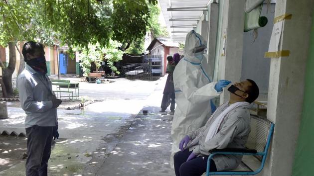 Overall, the country added 22,310 cases and 472 deaths on Monday. The country has now had 719,594 infections and 20,172 deaths. (Sonu Mehta/HT Photo) Overall, the country added 22,310 cases and 472 deaths on Monday. The country has now had 719,594 infections and 20,172 deaths. (Sonu Mehta/HT Photo)