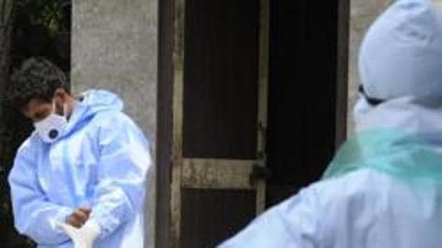 Healthcare workers aim to conduct 3,000 RAD tests by Wednesday.(Sunil Ghosh / Hindustan Times) Healthcare workers aim to conduct 3,000 RAD tests by Wednesday.(Sunil Ghosh / Hindustan Times)