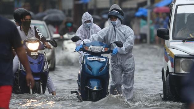 Health workers wearing PPE coveralls wade through a water logged road at LBS Road in Mumbai. India went past Russia on July 5 to become the third worst-hit nation by the COVID-19 pandemic with the country’s tally of infections crossing 6.90 lakh, according to Worldometer. (Satish Bate / HT Photo) Health workers wearing PPE coveralls wade through a water logged road at LBS Road in Mumbai. India went past Russia on July 5 to become the third worst-hit nation by the COVID-19 pandemic with the country’s tally of infections crossing 6.90 lakh, according to Worldometer. (Satish Bate / HT Photo)