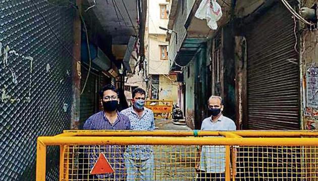 Residents of Gali Chhatta Lal Miyan in the sealed lane. Residents of Gali Chhatta Lal Miyan in the sealed lane.