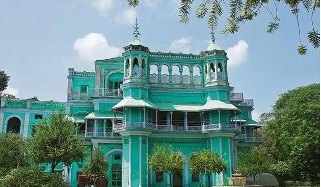 Raj Mahal in Faridkot, one of the properties that once belonged to Maharaja Harinder Singh Brar, the last ruler of the Sikh princely state of Faridkot. He died in 1989 and left behind prime properties worth Rs 20,000 crore in Punjab, Himachal Pradesh, Delhi and Haryana and Chandigarh.(HT file photo)