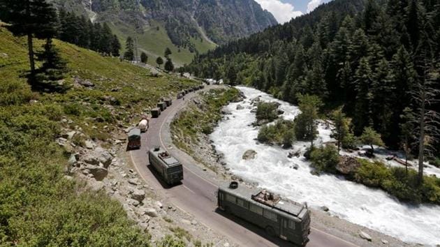 An Indian Army convoy moves along a highway leading to Ladakh, at Gagangeer in Kashmir's Ganderbal district.(Reuters File Photo)