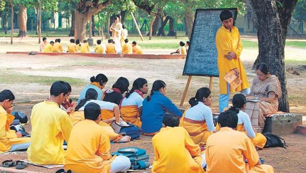 Students attend an outdoor class on the Visva Bharati campus in West Bengal’s Shantiniketan.(HT PHOTO.)
