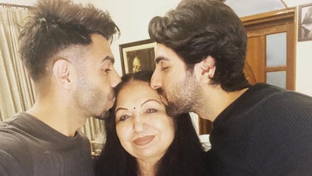 Ayushmann Khurrana, brother Aparshakti wish their mom on ...