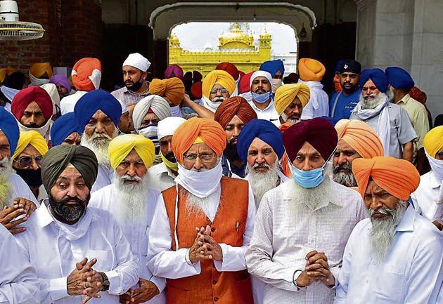 Rajya Sabha MP Sukhdev Singh Dhindsa with supporters at Golden Temple in Amritsar on Thursday. (Sameer Sehgal/HT) Rajya Sabha MP Sukhdev Singh Dhindsa with supporters at Golden Temple in Amritsar on Thursday. (Sameer Sehgal/HT)