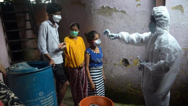 A health worker check temperature of residents of a locality in Navi Mumbai, Maharashtra, Wednesday, July 8, 2020. (HT Photo) A health worker check temperature of residents of a locality in Navi Mumbai, Maharashtra, Wednesday, July 8, 2020. (HT Photo)