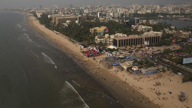 The Maharashtra government’s decision to reduce lease rent for food vendors for will lower the government’s annual revenue by Rs 6.38 crore, a statement said. (Mahendra Parikh/HT File Photo)