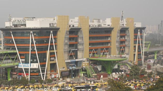 Cities like Delhi NCR and Bengaluru saw negative absorption which also pushed the overall net absorption downwards, according to a report on office space leasing.(Yogendra Kumar/HT File / Photo used for representatonal purpose only) Cities like Delhi NCR and Bengaluru saw negative absorption which also pushed the overall net absorption downwards, according to a report on office space leasing.(Yogendra Kumar/HT File / Photo used for representatonal purpose only)