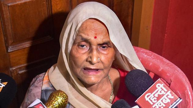 Sarla Dubey, mother of alleged gangster Vikas Dubey, speaks to media personnel in Lucknow, Thursday, July 9, 2020.(PTI photo)