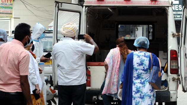 Covid-19 patients being taken to Government Rajindra Hospital in Patiala on Thursday.(Bharat Bhushan/HT)