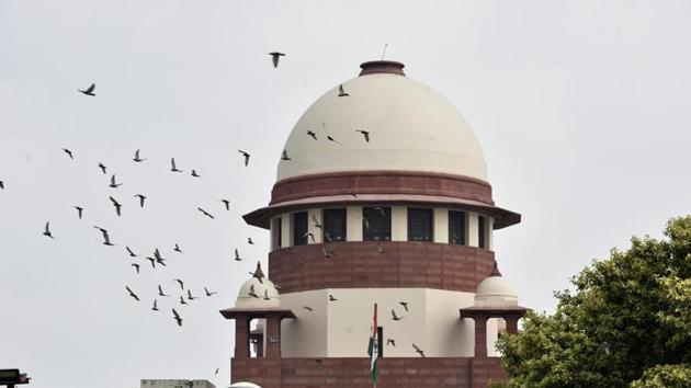 The bench said it is the responsibility of the state to find out which group of migrants are getting food, transport and other facilities or not getting them.(Sonu Mehta/HT PHOTO) The bench said it is the responsibility of the state to find out which group of migrants are getting food, transport and other facilities or not getting them.(Sonu Mehta/HT PHOTO)