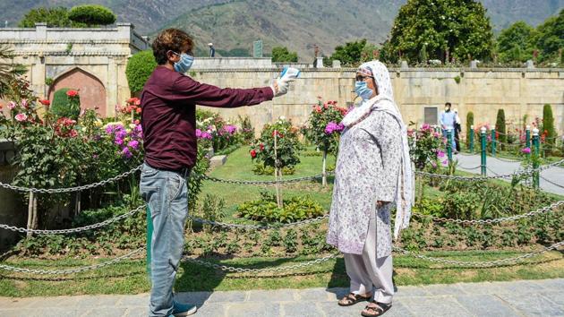 mughal gardens in kashmir