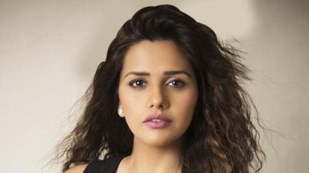 Actor Dalljiet Kaur says she never let her son Jaydon understand the issues she has been going through in her personal life. Actor Dalljiet Kaur says she never let her son Jaydon understand the issues she has been going through in her personal life.
