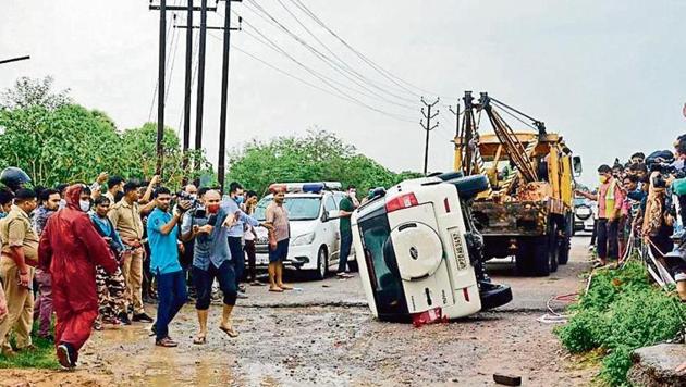 The overturned vehicle that cops say was carrying the gangster towed away near Kanpur on Friday. The overturned vehicle that cops say was carrying the gangster towed away near Kanpur on Friday.