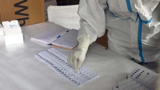 A health worker conducts a rapid antigen test to detect coronavirus infections in Gandhi Nagar, New Delhi on July 7. 19,135 patients of the viral disease were cured between July 9 and July 10 morning taking the number of recoveries to 495,512. With that, India’s recovery rate now stands at 62.42%, reported HT. (Sonu Mehta / HT Photo) A health worker conducts a rapid antigen test to detect coronavirus infections in Gandhi Nagar, New Delhi on July 7. 19,135 patients of the viral disease were cured between July 9 and July 10 morning taking the number of recoveries to 495,512. With that, India’s recovery rate now stands at 62.42%, reported HT. (Sonu Mehta / HT Photo)