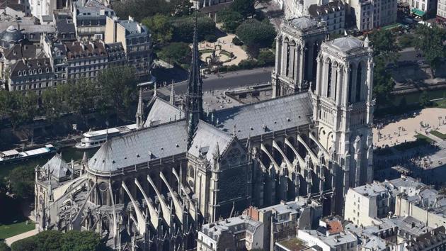 The reconstruction plan presented on July 9 says the project will replicate original materials “to guarantee the authenticity, harmony and coherence of this masterpiece of Gothic art.” Those materials included tons of lead, which is raising concerns among health and environmental groups. (JEAN-SEBASTIEN EVRARD / AFP File) The reconstruction plan presented on July 9 says the project will replicate original materials “to guarantee the authenticity, harmony and coherence of this masterpiece of Gothic art.” Those materials included tons of lead, which is raising concerns among health and environmental groups. (JEAN-SEBASTIEN EVRARD / AFP File)