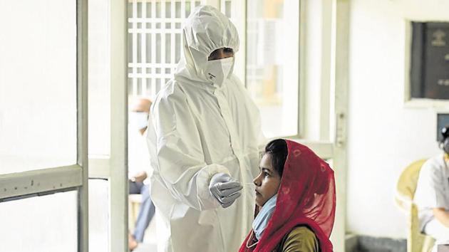 Chennai, despite being tagged a coronavirus hotspot, has started seeing a downward trend in the number of fresh cases with 1,205 new patients reported on Friday. (HT PHOTO.) Chennai, despite being tagged a coronavirus hotspot, has started seeing a downward trend in the number of fresh cases with 1,205 new patients reported on Friday. (HT PHOTO.)
