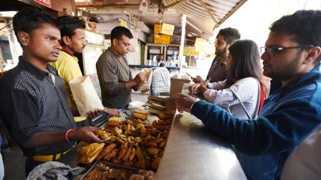 Khandani Pakodewala at Sarojini Nagar Ring Road is a landmark in Delhi.(Photo: Virendra Singh Gosain/HT)