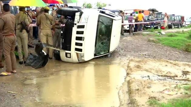 One of the vehicles of the convoy of Uttar Pradesh Special Task Force (STF) that was bringing back Vikas Dubey from Madhya Pradesh to Kanpur overturned, in Kanpur on Friday, July 10, 2020.(ANI) One of the vehicles of the convoy of Uttar Pradesh Special Task Force (STF) that was bringing back Vikas Dubey from Madhya Pradesh to Kanpur overturned, in Kanpur on Friday, July 10, 2020.(ANI)