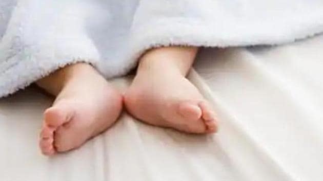 Doctor Kirti, an assistant professor of the hospital’s department of microbiology, said coronavirus is present in the baby with high viral load. (HT representive image) Doctor Kirti, an assistant professor of the hospital’s department of microbiology, said coronavirus is present in the baby with high viral load. (HT representive image)