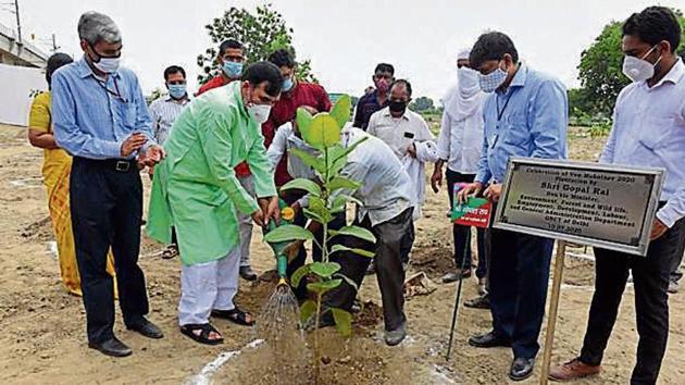 Delhi environment minister Gopal Rai flagged off the plantation drive on Friday. Delhi environment minister Gopal Rai flagged off the plantation drive on Friday.