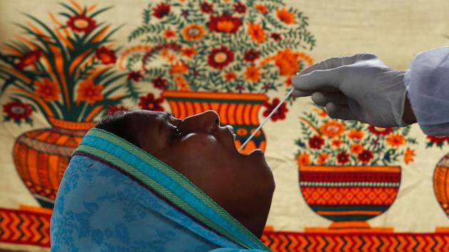 A health worker in personal protective equipment (PPE) collects a sample from a woman using a swab to conduct tests for the coronavirus disease (COVID-19), in Mumbai, India July 11, 2020.(REUTERS) A health worker in personal protective equipment (PPE) collects a sample from a woman using a swab to conduct tests for the coronavirus disease (COVID-19), in Mumbai, India July 11, 2020.(REUTERS)