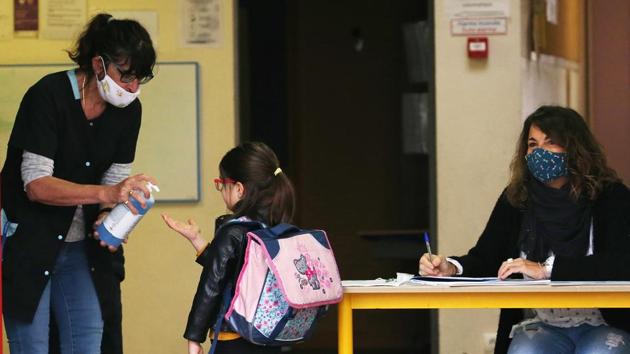 Groups representing US doctors, teachers and top school officials on Friday pushed back against pressure from President Donald Trump to fully reopen US schools, saying science must guide the decisions. (AP) Groups representing US doctors, teachers and top school officials on Friday pushed back against pressure from President Donald Trump to fully reopen US schools, saying science must guide the decisions. (AP)