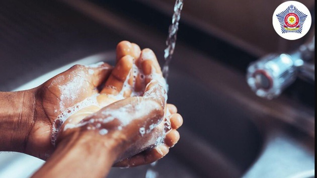 The image shared by Mumbai Police reminds people to wash hands.(Twitter/Mumbai Police)