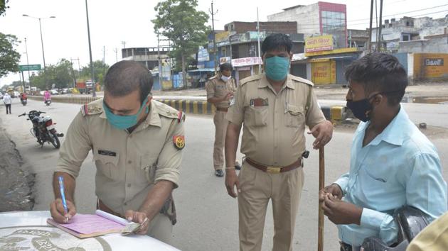 Ghaziabad police personnel issue a fine to a commuter for violating lockdown protocols on July 11. Several states across the country have put in new restrictions such as weekend lockdown or extended lockdown in areas which have reported an alarming surge in the cases of the coronavirus disease. (Sakib Ali / HT Photo) Ghaziabad police personnel issue a fine to a commuter for violating lockdown protocols on July 11. Several states across the country have put in new restrictions such as weekend lockdown or extended lockdown in areas which have reported an alarming surge in the cases of the coronavirus disease. (Sakib Ali / HT Photo)