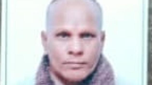 The guard, identified as Shyam Sunder, 51, was beaten up on Sunday night when an injured man was rushed to the hospital’s emergency from Ram Darbar locality of Chandigarh. (HT Photo) The guard, identified as Shyam Sunder, 51, was beaten up on Sunday night when an injured man was rushed to the hospital’s emergency from Ram Darbar locality of Chandigarh. (HT Photo)