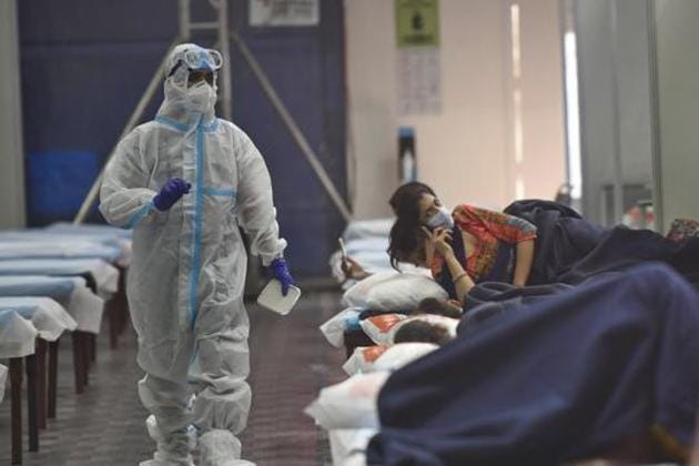 A health worker in PPE coveralls while serving food to Covid-19 patients housed at the Commonwealth Games Village Sports Complex in New Delhi, India. (Biplov Bhuyan/HT PHOTO) A health worker in PPE coveralls while serving food to Covid-19 patients housed at the Commonwealth Games Village Sports Complex in New Delhi, India. (Biplov Bhuyan/HT PHOTO)