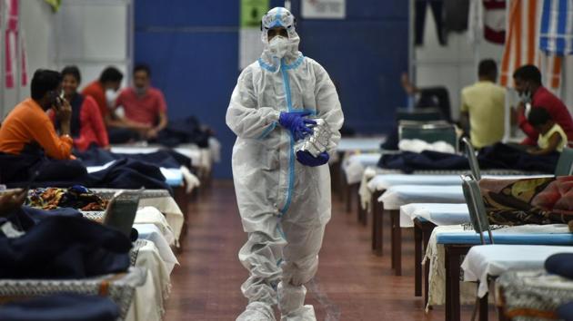 A health worker in PPE serving food to Covid-19 patients housed at the Commonwealth Games Village Sports Complex which is a temporary coronavirus care centre at Patparganj in New Delhi. (HT PHOTO.) A health worker in PPE serving food to Covid-19 patients housed at the Commonwealth Games Village Sports Complex which is a temporary coronavirus care centre at Patparganj in New Delhi. (HT PHOTO.)