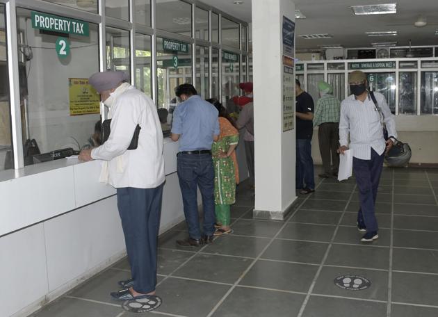 Residents at the suvidha centre of Ludhiana municipal corporation’s Zone D office on Monday.(HARSIMAR PALSINGH/HT)
