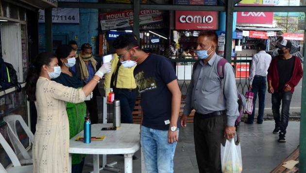 Solan chief medical officer Dr NK Gupta says more than 200 migrant workers are quarantined at an institutional facility in Nalagarh to check the spread of coronavirus. (Deepak Sansta/HT file photo) Solan chief medical officer Dr NK Gupta says more than 200 migrant workers are quarantined at an institutional facility in Nalagarh to check the spread of coronavirus. (Deepak Sansta/HT file photo)