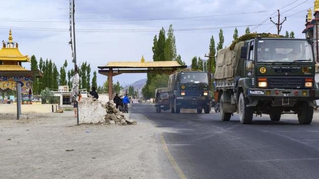 An army convoy moves towards LAC in Leh on Sunday.(PTI Photo)