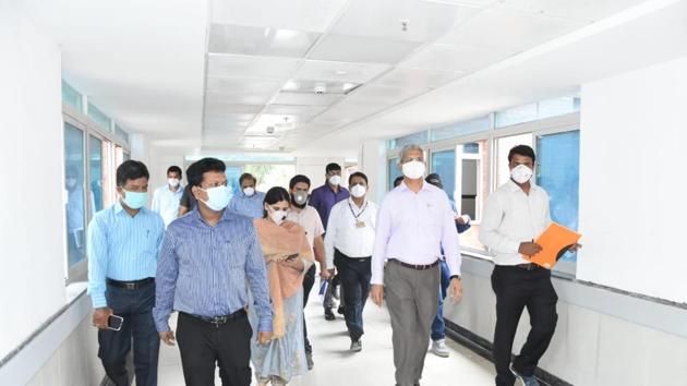Municipal commissioner Vikram Kumar (second from right) and district collector Naval Kishore Ram (second from left) during a visit to the hospital facility in Bibwewadi, on Monday.(HT PHOTO)