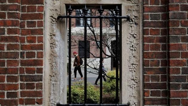 Students and pedestrians walk through the Yard at Harvard University, after the school asked its students not to return to campus after Spring Break and said it would move to virtual instruction for graduate and undergraduate classes, in Cambridge, Massachusetts, U.S., on March 10, 2020. (REUTERS) Students and pedestrians walk through the Yard at Harvard University, after the school asked its students not to return to campus after Spring Break and said it would move to virtual instruction for graduate and undergraduate classes, in Cambridge, Massachusetts, U.S., on March 10, 2020. (REUTERS)