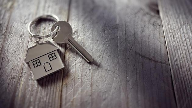Complainant had applied for a EWS house under Pradhan Mantri Awas Yojana. Accused told him he can help him get a house.(Getty Images/iStockphoto)