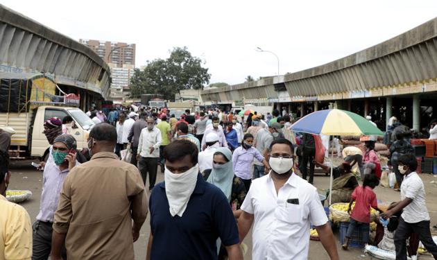 Residents crowd Market Yard, Gultekdi on Sunday to buy essentials as 10-day lockdown is imposed from July 13 in Pune. (RAHUL RAUT/HT) Residents crowd Market Yard, Gultekdi on Sunday to buy essentials as 10-day lockdown is imposed from July 13 in Pune. (RAHUL RAUT/HT)