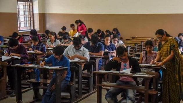 In Maharashtra, the total percentage of girls passing was 92.04 per cent while boys secured a passing percentage of 88.99 per cent. (HT FILE (FOR REPRESENTATIONAL PURPOSE ONLY)) In Maharashtra, the total percentage of girls passing was 92.04 per cent while boys secured a passing percentage of 88.99 per cent. (HT FILE (FOR REPRESENTATIONAL PURPOSE ONLY))