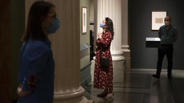 Visitors at the From Durer to Matisse Selected drawings exhibition in Moscow, Russia. (AP PHOTO/Alexander Zemlianichenko Jr) Visitors at the From Durer to Matisse Selected drawings exhibition in Moscow, Russia. (AP PHOTO/Alexander Zemlianichenko Jr)