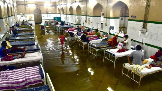 Videos and pictures that went viral on social media revealed that corridors and wards were inundated and beds were virtually floating in the water. (HT Photo)