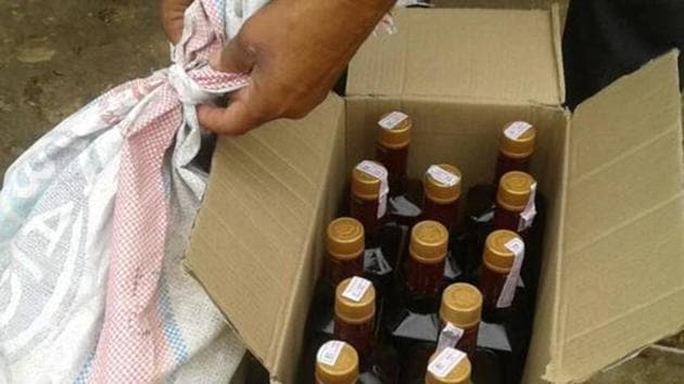 On Monday morning, the shutters of a wine shop in Kharadi was found busted and the glass door behind the shutter was shattered, according to police. (HT PHOTO/FOR REPRESENTATIONAL PURPOSE ONLY) On Monday morning, the shutters of a wine shop in Kharadi was found busted and the glass door behind the shutter was shattered, according to police. (HT PHOTO/FOR REPRESENTATIONAL PURPOSE ONLY)