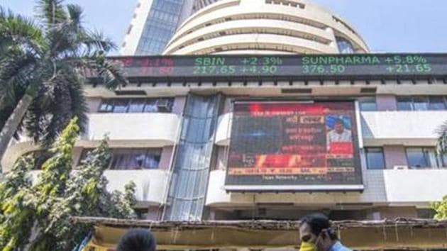 Shares of Infosys rallied around 6 per cent ahead of its quarterly earnings. HCL Tech, TCS, Tech Mahindra, Axis Bank and HUL too ended with robust gains. (Pratik Chorge/HT Photo) Shares of Infosys rallied around 6 per cent ahead of its quarterly earnings. HCL Tech, TCS, Tech Mahindra, Axis Bank and HUL too ended with robust gains. (Pratik Chorge/HT Photo)