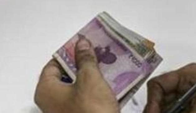 The rupee opened at 75.35 against the US dollar, then gained further ground and finally settled at 75.15 against the US dollar, up 27 paise over its previous close.(Bloomberg)