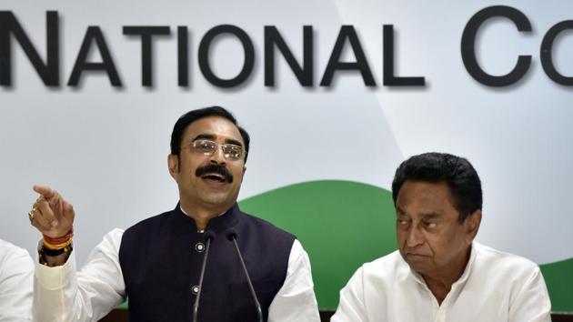 Madhya Pradesh Chief Minister Shivraj Singh Chouhan’s brother-in-law Sanjay Singh Masani (L) addresses media with Congress leader Kamal Nathafter joining the Congress party in November 2018.(HT FILE PHOTO)