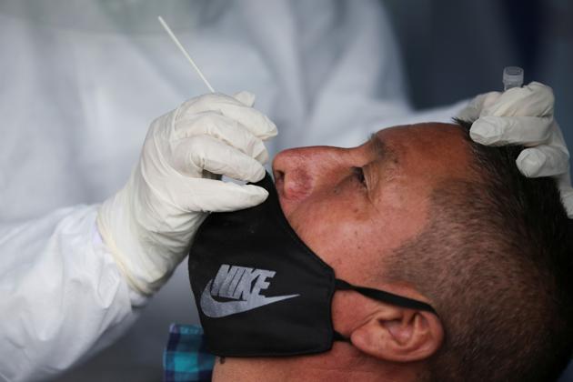 A medical team member takes a swab sample from a man to be tested for the coronavirus disease (COVID-19) in one of the neighbourhoods where the mayor's office decreed strict quarantine, amidst an outbreak of the coronavirus disease (COVID-19), in Bogota, Colombia July 14, 2020.(REUTERS) A medical team member takes a swab sample from a man to be tested for the coronavirus disease (COVID-19) in one of the neighbourhoods where the mayor's office decreed strict quarantine, amidst an outbreak of the coronavirus disease (COVID-19), in Bogota, Colombia July 14, 2020.(REUTERS)